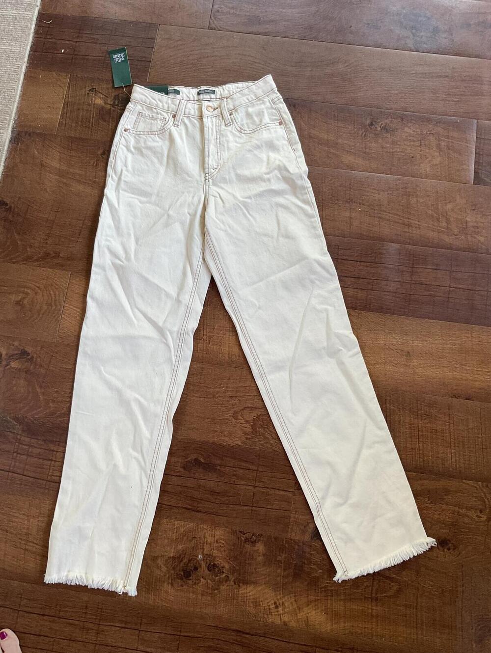 NWT Wild Fable Cream High-Rise Straight Leg Womens Jeans Size 2